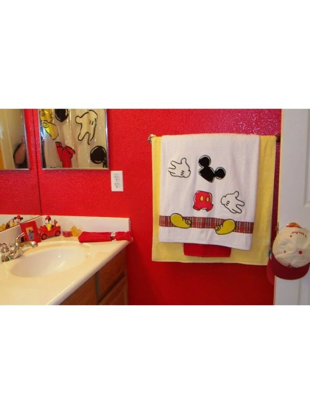 Disneyland Mickey Mouse Bathroom Towel Scattered Parts Bath Sheet Hand Disney